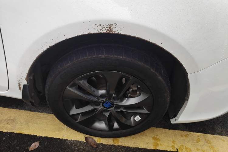 Used BYD Qin New Energy 2017 1.5T Luxury Model Right Front Wheel Hub