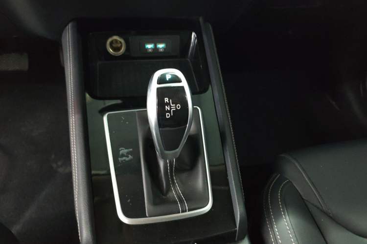 Used BYD Song 2021 Classic Edition 1.5T Automatic Luxury Model Gear Lever