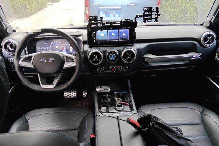 Used BAIC Off-Road BJ40 2021 2.0D Automatic Four-Wheel Drive Blade Hero Edition Adventurer Type Center Console