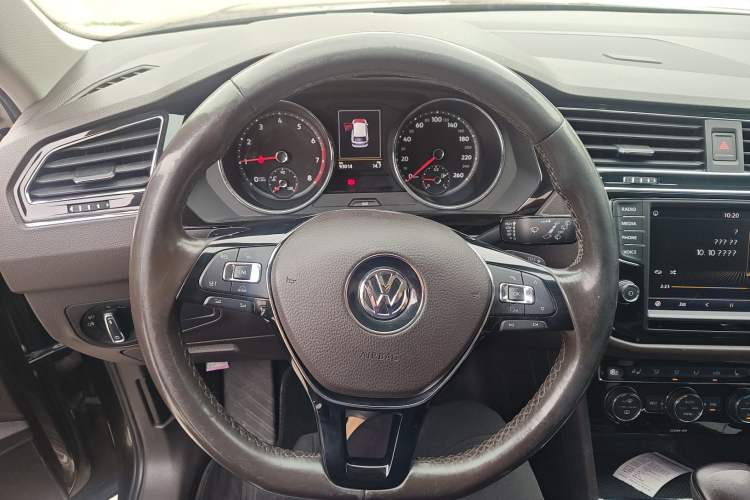 Used Volkswagen Tiguan L 2017 380TSI Automatic All-Wheel-Drive Luxury Edition Steering Wheel