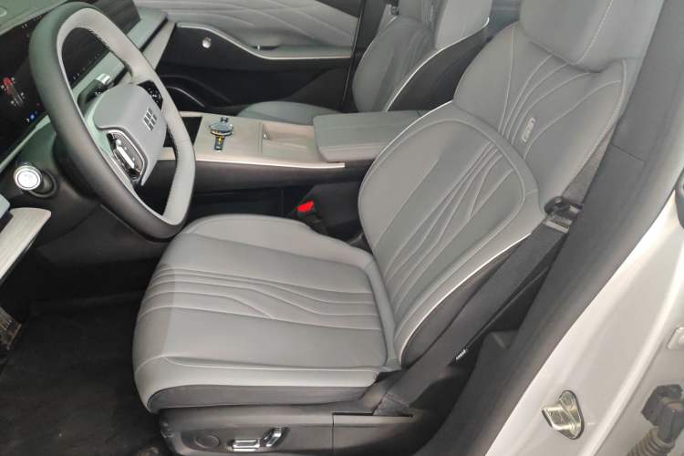 Used Geely Galaxy E8 2024 550 km Range Rear-Wheel-Drive PRO