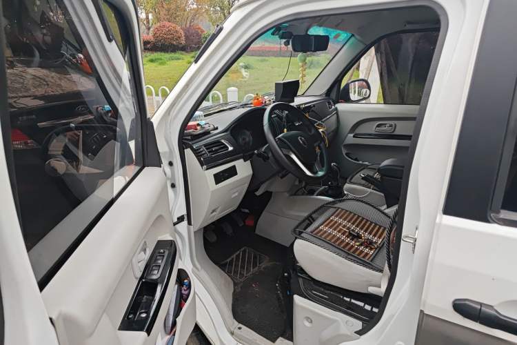 Used Jinbei New Hiace X30L 2024 Champion Edition Coach 5/6/7-Seater with Central Air Conditioning Driver Seat