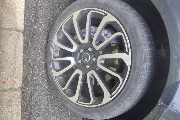Used Land Rover Range 2020 3.0 L6 Long-Wheelbase Legacy Right Front Wheel Hub