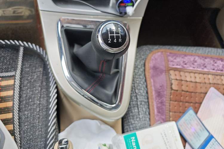 Used Brilliance H330 2013 1.5L Manual Luxury Model Gear Lever