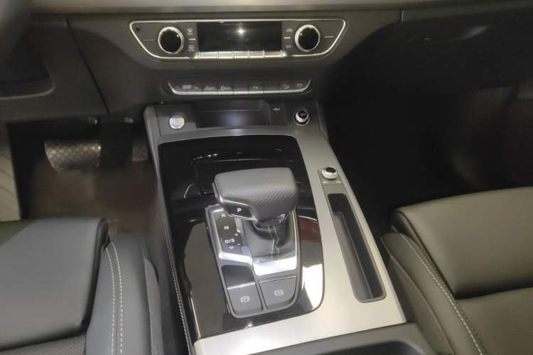 Used Audi Q5L 2025 quattro 45th Anniversary Edition 40 TFSI Sporty and Dynamic Model