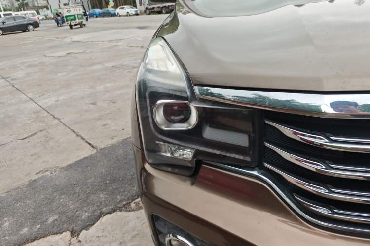 Used GAC Trumpchi GS7 2017 280T Two-Wheel Drive Luxury Model Right Front Headlight