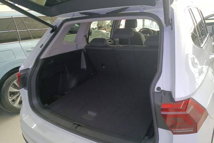 Used Volkswagen Tiguan L 2023 330TSI Automatic Two-Wheel Drive R-Line Enjoyment Edition