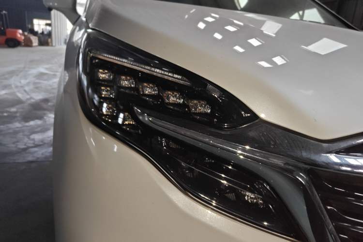 Used Buick GL8 2020 ES Land Cruiser 653T Comfort Edition Right Front Headlight