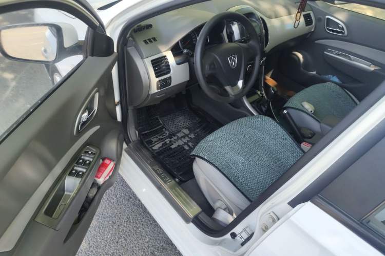 Used Baojun 630 2011 1.5L manual Comfort trim level Driver Seat