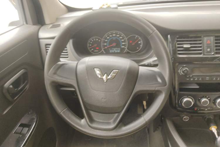 Used Wuling Rongguang V 2016 1.5L Standard Version Steering Wheel