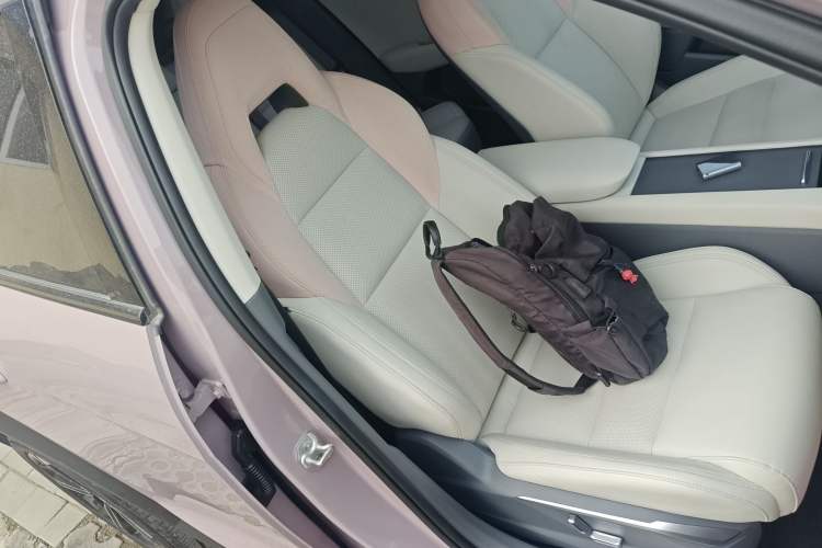 Used Lynk & Co 06 EM-P 2023 EM-P 126 Long-Range Halo Right Front Seat