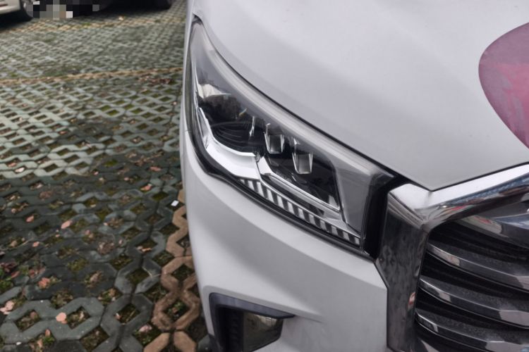 Used SAIC MAXUS Xintu V90 2020 2.0T AMT Yunjie Edition Front-Wheel Drive Rear Single Tire Short Wheelbase High Roof 6-Seater
