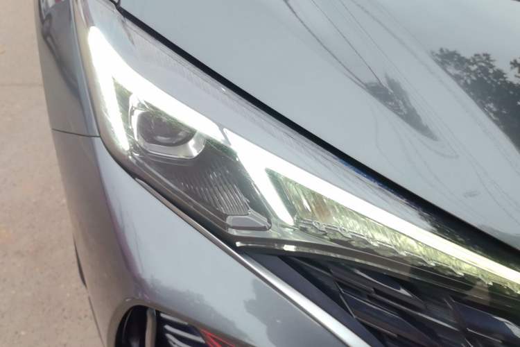 Used CHANGAN Eado 2023 Changan Edition PLUS Blue Whale NE 1.4T GDI DCT Prestige Version Right Front Headlight