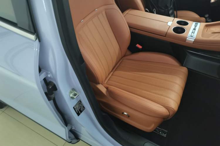 Used JETOUR Shanhai L7 Plus 2025 Model 220km Flagship 7-seater Right Front Seat