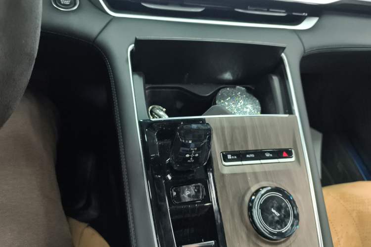 Used Geely Auto Monjaro L 2025 Dongfang Yao 2.0TD Automatic Lanxing Edition
