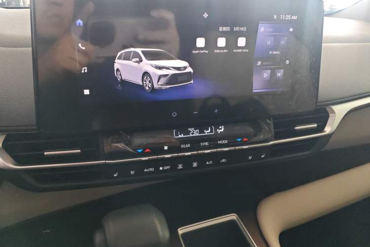 Used Toyota Granvia 2024 2.5L Hybrid Comfort Edition