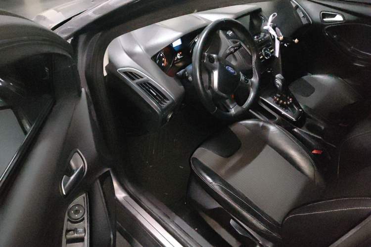 Used Ford Focus 2012 Sedan 1.6L Automatic Fashion Edition
