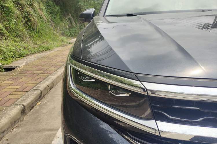 Used Volkswagen Talagon 2021 380TSI Four-Wheel Drive Flagship Version Right Front Headlight