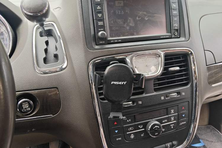 Used Chrysler Grand Voyager 2013 3.6L Luxury Edition Audio And AC Panel