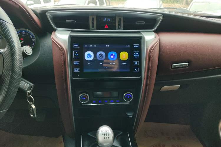 Used Huanghai Xianglong 2020 2.5T N1S Two-Wheel Drive Diesel Sport Edition with Extended Flat-Bottom Cargo Bed China VI Emission Standard JE4D25Q6A
