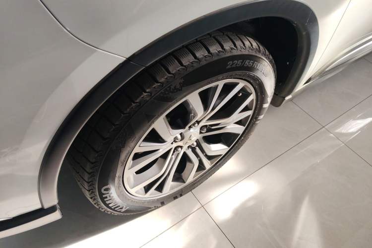 Used Mitsubishi Outlander 2018 2.0L Two-Wheel Drive Glory Edition 5 Seats