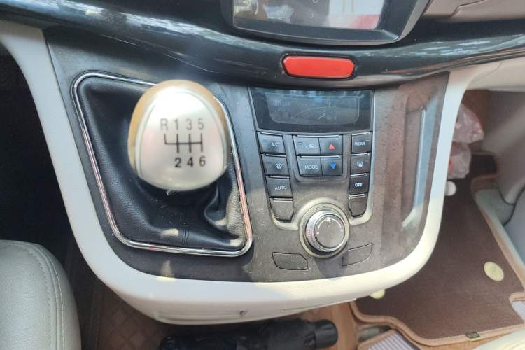 Used JAC Group Refine M5 2016 1.9T Diesel Manual Business Edition