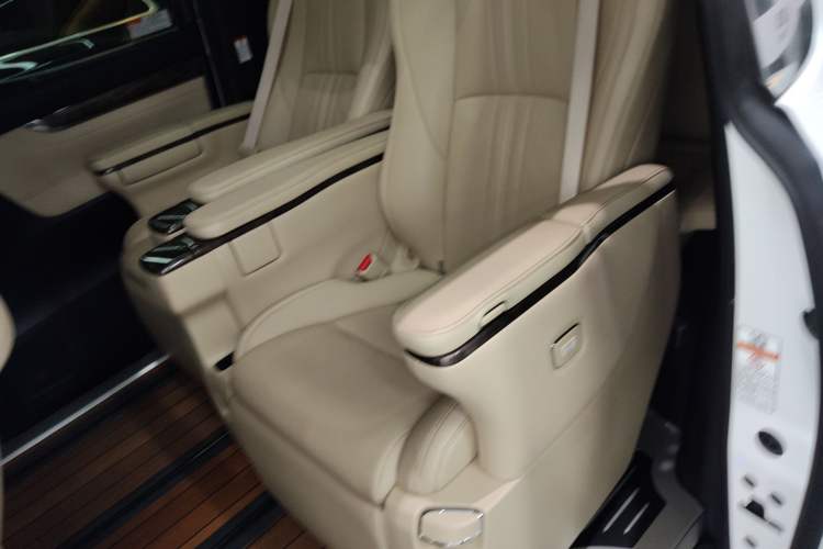 Used Toyota Alphard 2020 Dual-Engine 2.5L Prestige Edition
