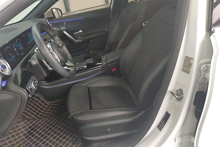 Used Mercedes-Benz A-Class 2022 Revised Version A 200 L Sport Sedan Fashionable Style Left Front Seat