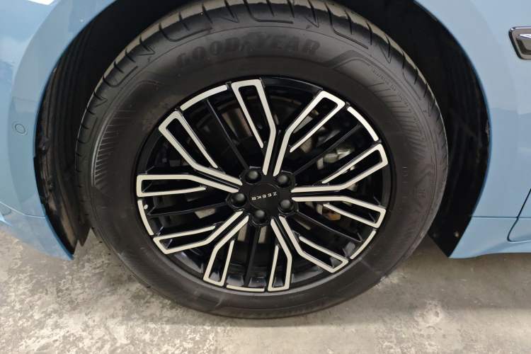 Used Zeekr 001 2025 WE Edition 100 kWh Rear-Wheel Drive
