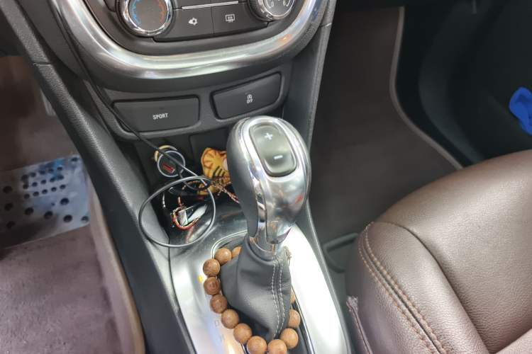 Used Buick Encore 2015 1.4T Automatic Two-Wheel Drive Urban Elite Version
