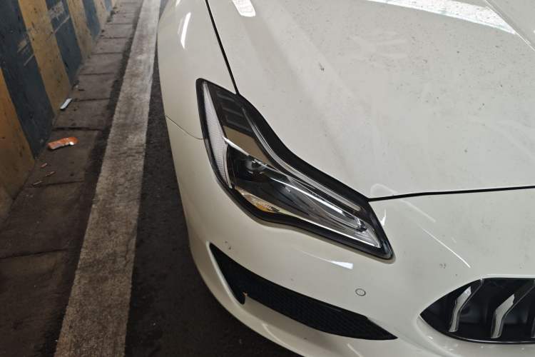 Used Maserati President  Right Front Headlight