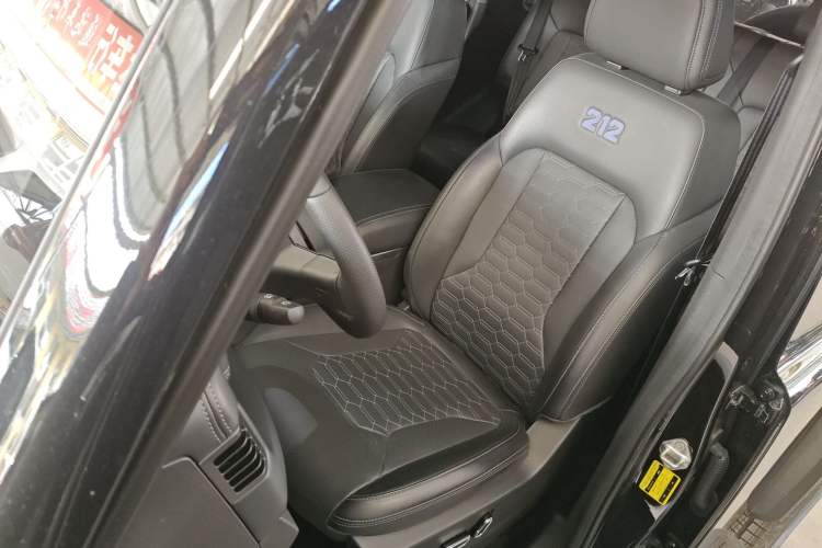 Used 212 T01 2024 2.0T Mechanic
