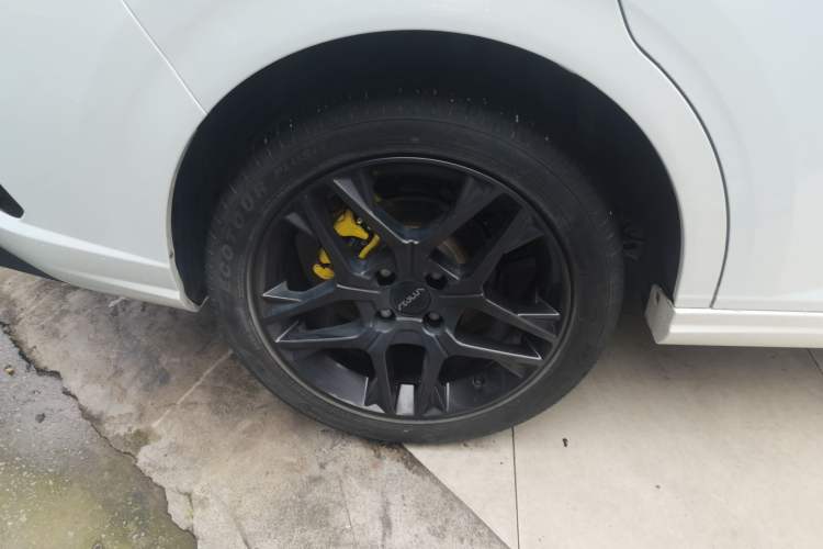 Used Dongfeng Aeolus Yixuan 2023 Mach Edition 1.5T Automatic Pursuit Rider Version Right Rear Wheel Hub