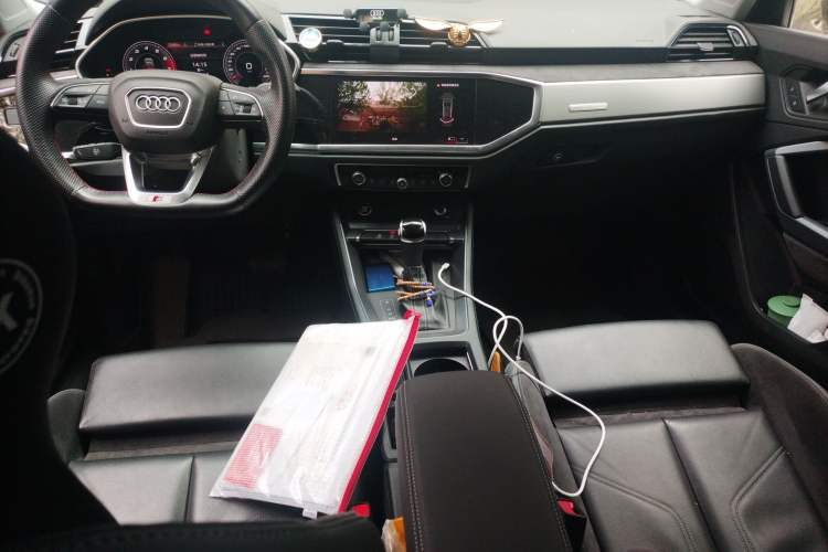 Used Audi Q3 Sportback 2022 40 TFSI Fashion Model Center Console