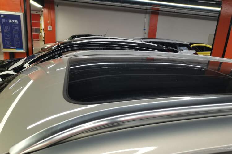 Used Hongqi HS5 2022 Facelifted Version 2.0T Smart Connect Flagship All-Wheel-Drive Edition
