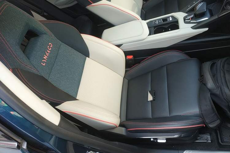 Used Lynk & Co 06 2020 1.5T YAO Halo Right Front Seat