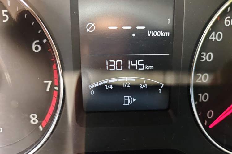 Used Volkswagen Lavida 2013 1.4TSI DSG Comfort Edition Odometer Close Up