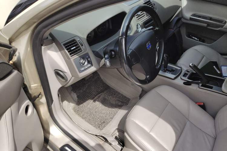 Used Volvo S40 2011 2.0L Automatic ZhiShang Edition
