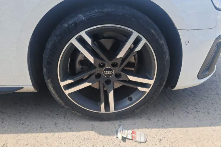 Used Audi A4L 2022 40 TFSI Luxury Dynamic Model
