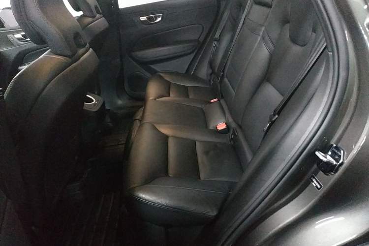 Used Volvo XC60 2019 T5 4x4 Zhiyuan Edition China VI Standard
