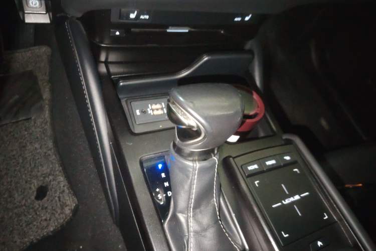 Used Lexus ES 2018 200 Excellence Edition China V Standard
