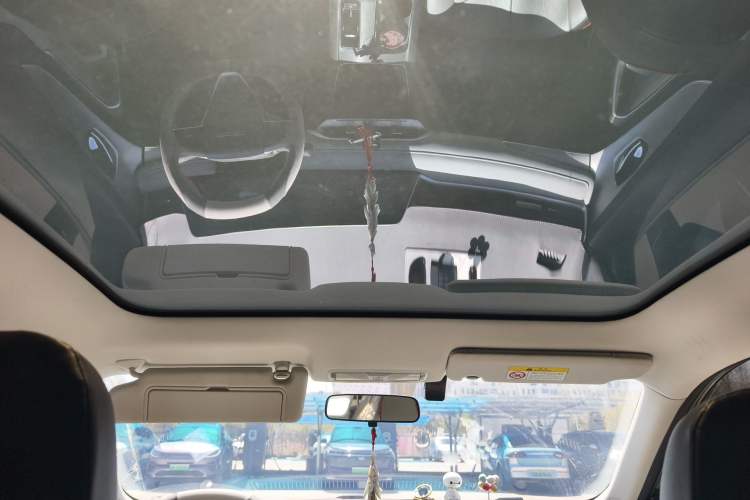 Used Venucia V DD-i 2023 60km iD Version Headliner