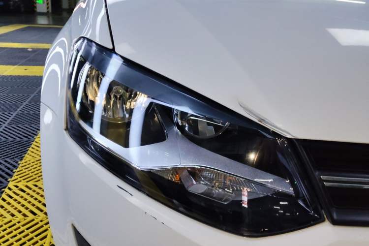 Used Volkswagen Polo 2013 1.4L Manual Comfort Edition Right Front Headlight