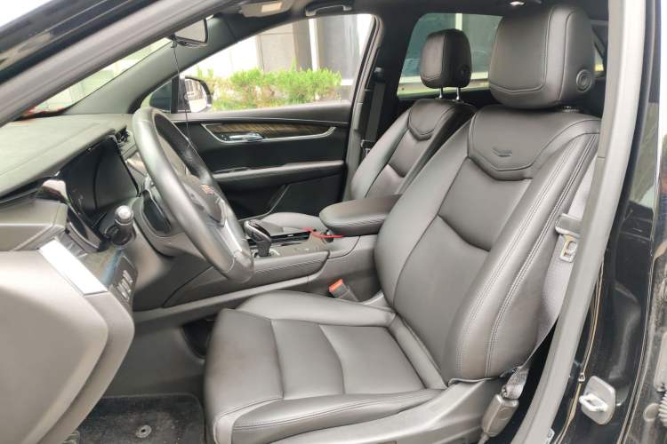 Used Cadillac XT5 2018 25T Tech Model Left Front Seat