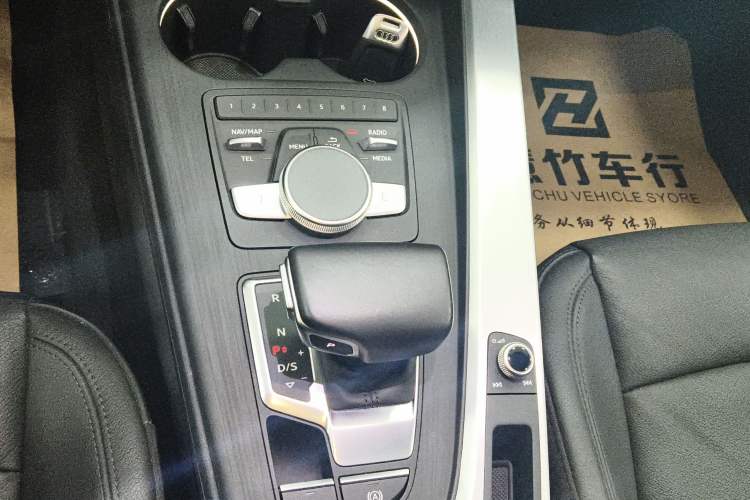 Used Audi A4L 2019 40 TFSI Fashion Edition China VI Emission Standard Gear Lever