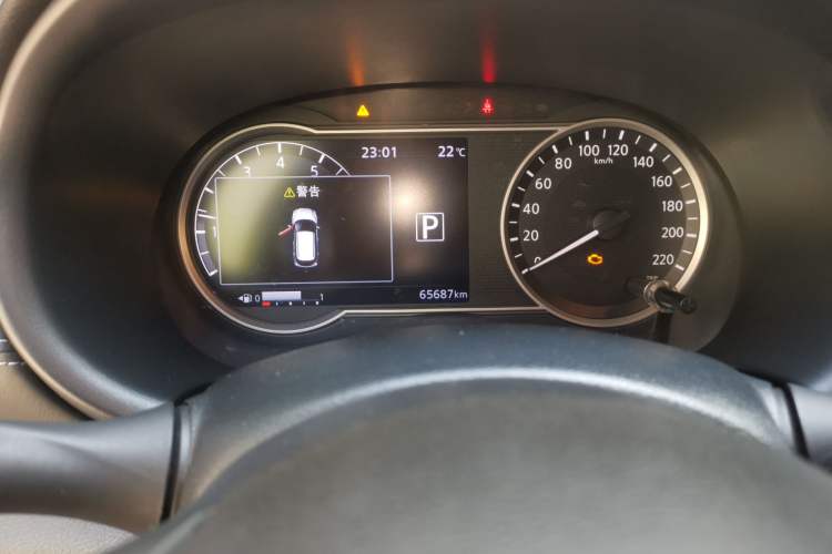 Used Nissan Kicks 2017 1.5L CVT Smart Drive Edition Odometer Close Up