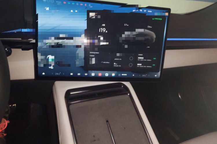 Used XPeng P7 2025 Model—750 All-Wheel-Drive High-Performance Ultra Audio And AC Panel