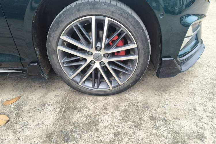 Used Geely Auto Preface 2023 2.0TD "Only This Verdant Green" Edition Right Front Wheel Hub