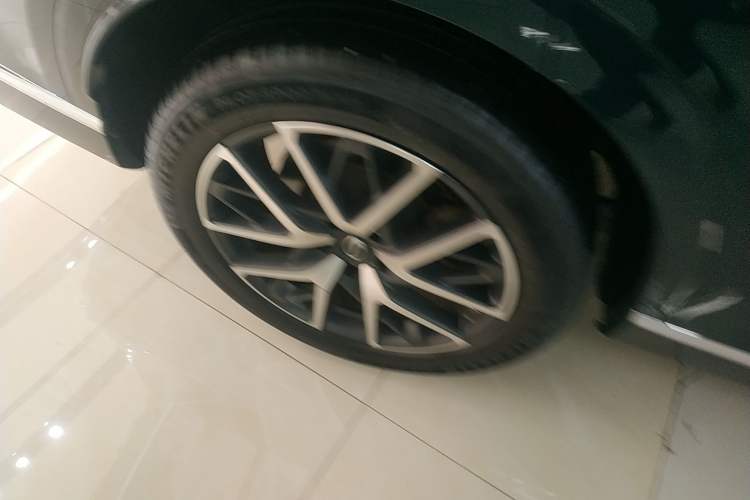 Used GAC Trumpchi ES9 2024 PHEV with 143 km Max Right Rear Wheel Hub