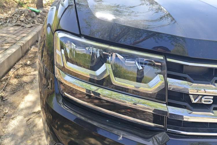 Used Volkswagen Teramont 2017 530 V6 Four-Wheel Drive Luxury Edition Right Front Headlight